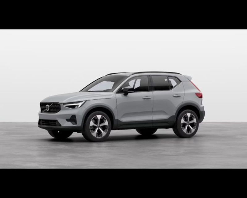 Volvo XC40 B3 automatico Plus Dark  nuova a Conegliano