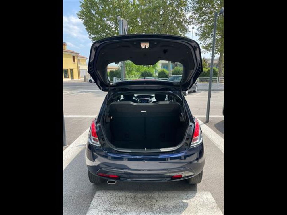 Lancia Ypsilon usata a Treviso (5)