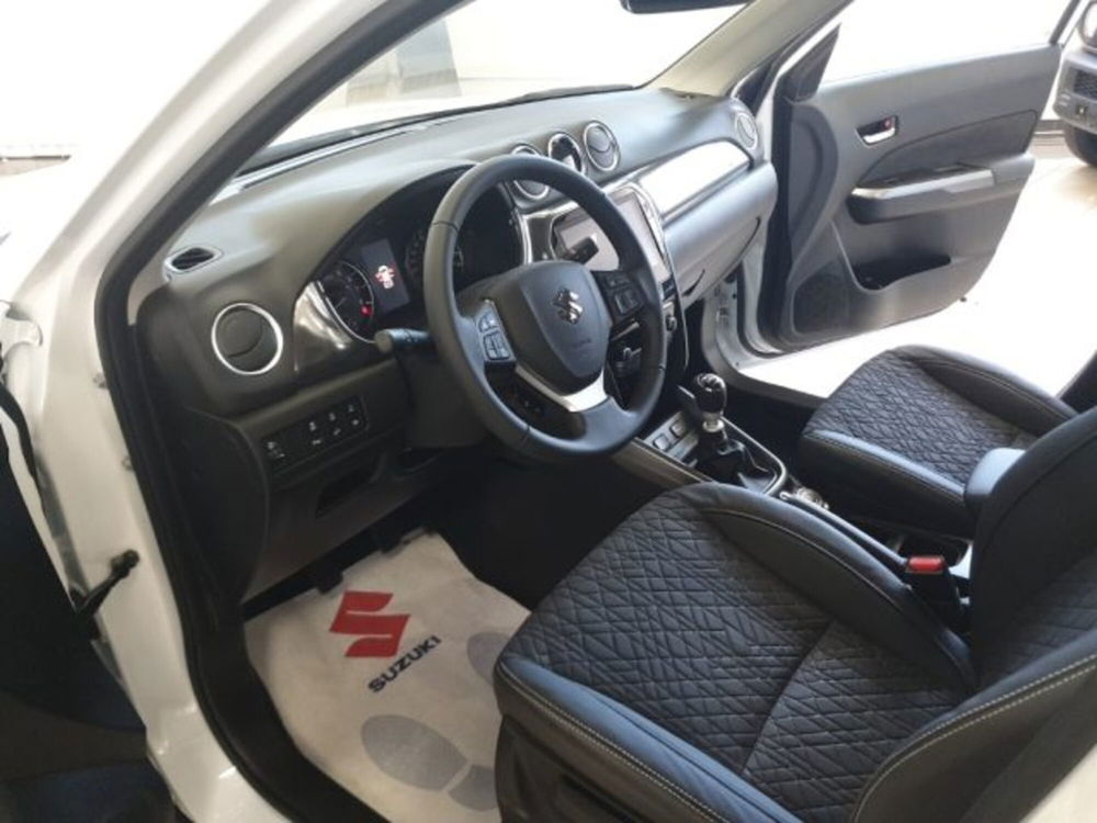 Suzuki Vitara nuova a Reggio Emilia (9)