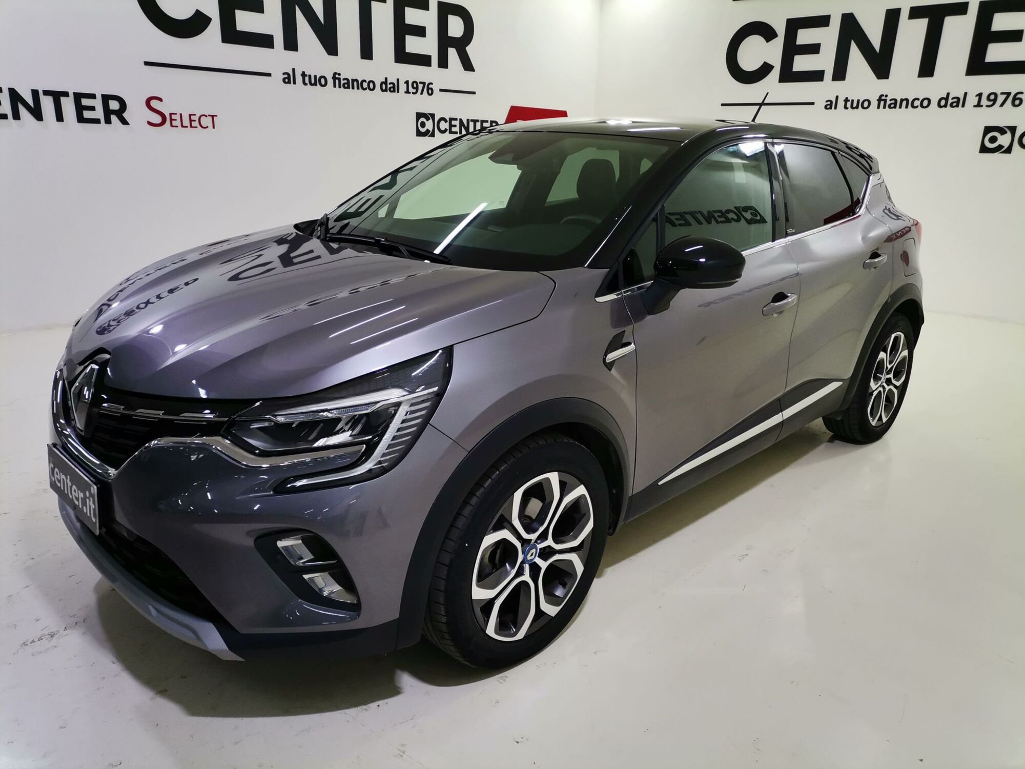 Renault Captur Plug-in Hybrid E-Tech 160 CV Intens  del 2021 usata a Salerno