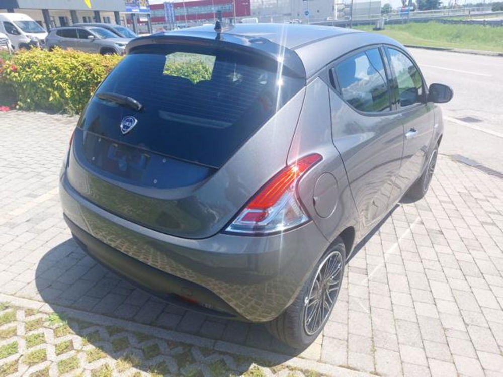 Lancia Ypsilon nuova a Padova (3)