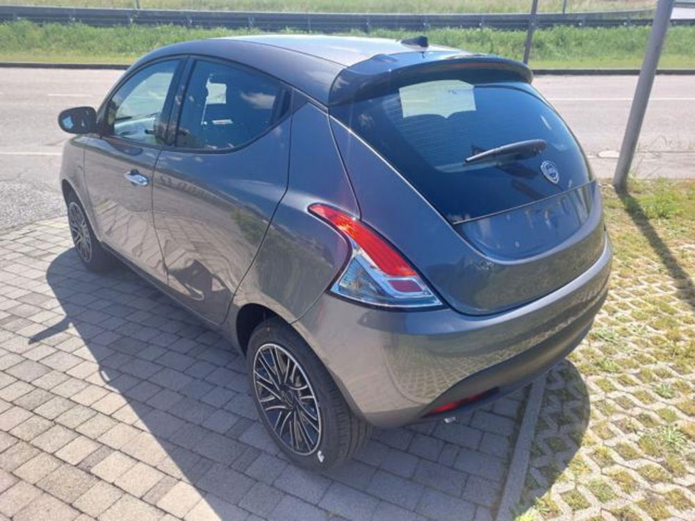 Lancia Ypsilon nuova a Padova (4)