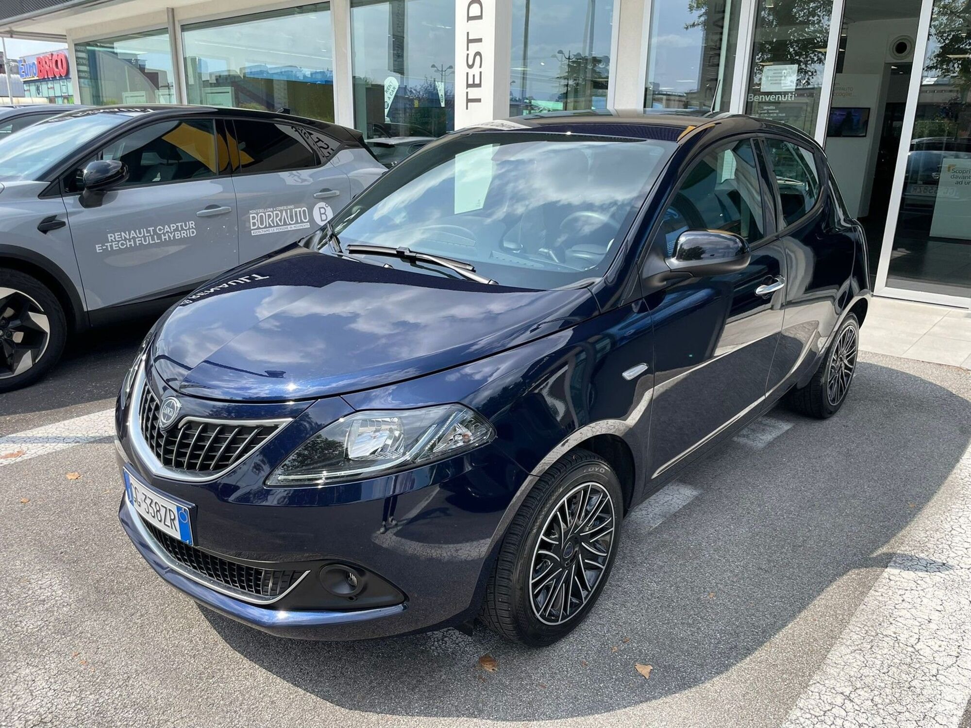 Lancia Ypsilon 1.0 FireFly 5 porte S&amp;S Hybrid Gold Plus del 2021 usata a Montebelluna