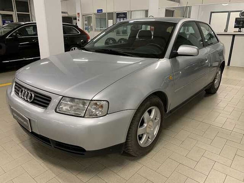 Audi A3 1.6 cat 3p. Ambiente  del 1999 usata a Civitanova Marche