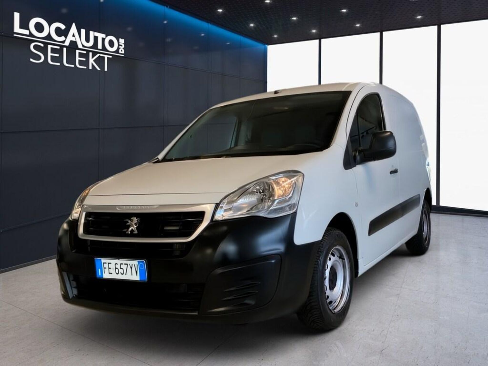 Peugeot Partner Telaio BlueHDi 100 L1 Pian.Cab. isotermico distribuzione del 2016 usata a Torino