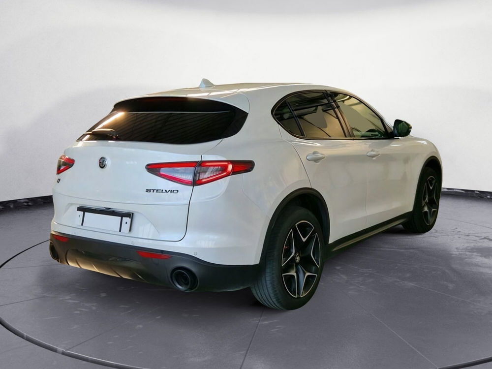 Alfa Romeo Stelvio usata a Salerno (2)