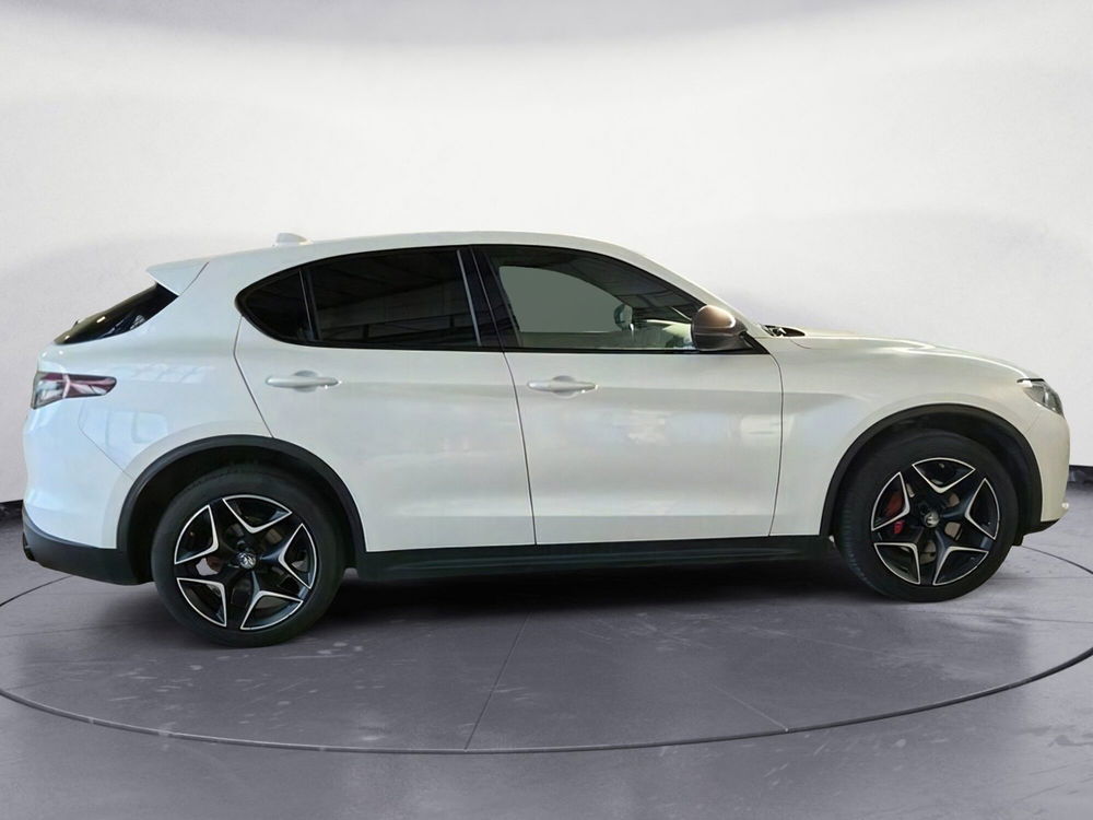 Alfa Romeo Stelvio usata a Salerno (3)