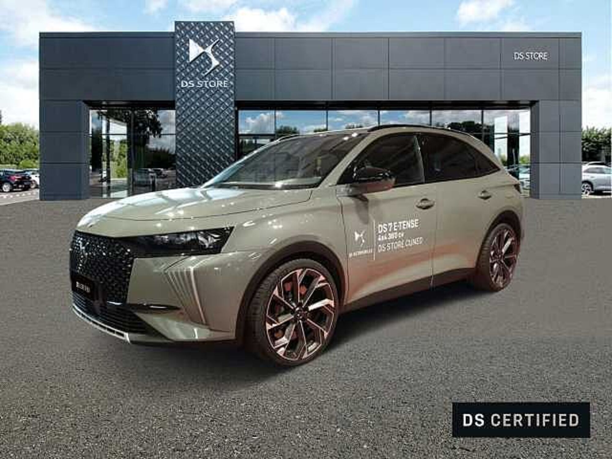 Ds DS 7 1.6 e-tense phev Opera 4x4 360cv auto del 2024 usata a Cuneo