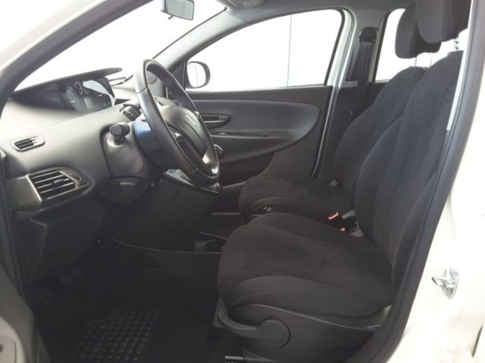 Lancia Ypsilon usata a Firenze (6)