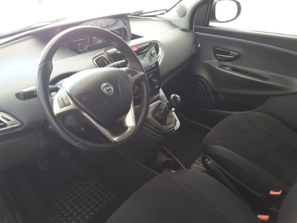 Lancia Ypsilon usata a Firenze (7)