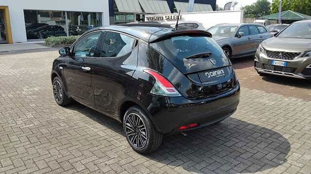 Lancia Ypsilon usata a Milano (3)