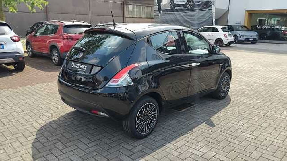 Lancia Ypsilon usata a Milano (4)