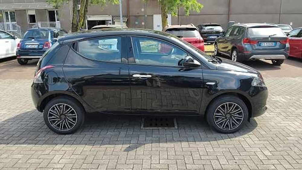 Lancia Ypsilon usata a Milano (5)