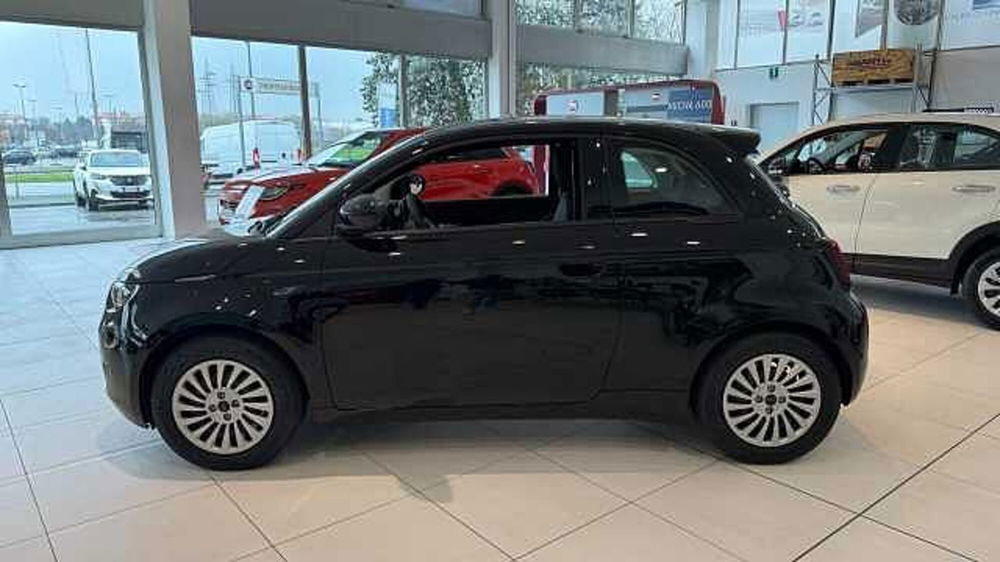 Fiat 500e nuova a Milano (2)