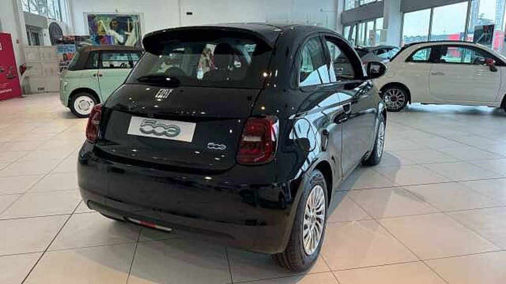 Fiat 500e nuova a Milano (4)