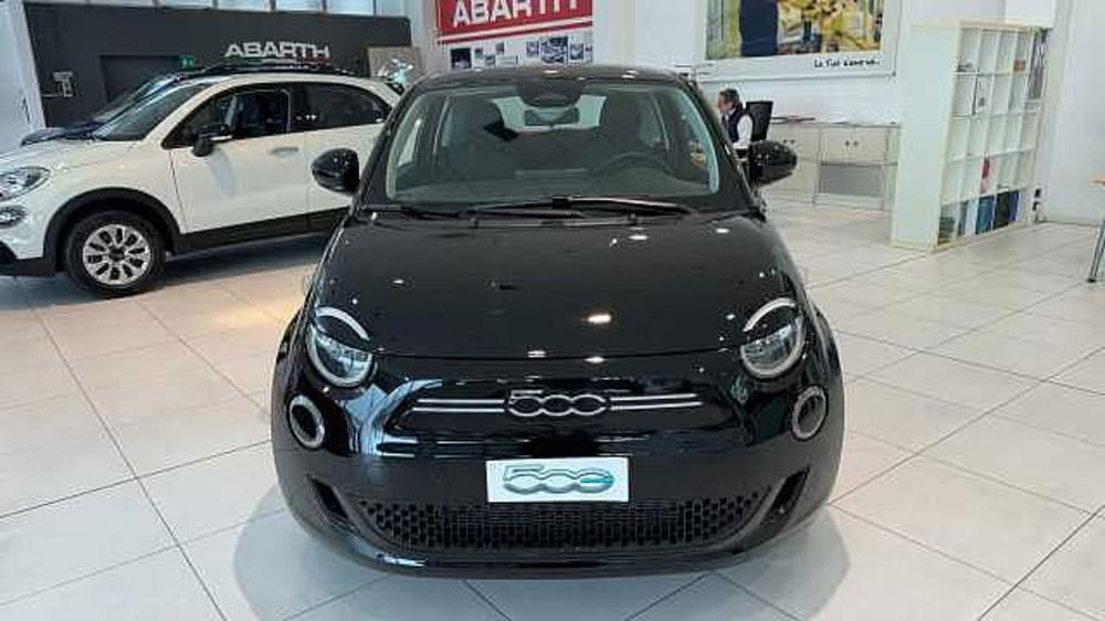 Fiat 500e nuova a Milano (7)