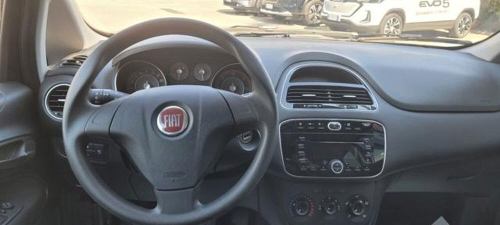 Fiat Punto usata a Napoli (10)