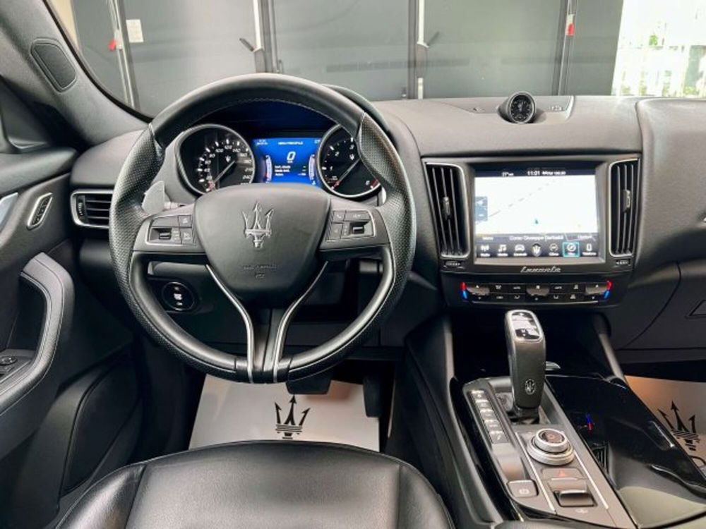 Maserati Levante usata a Torino (14)