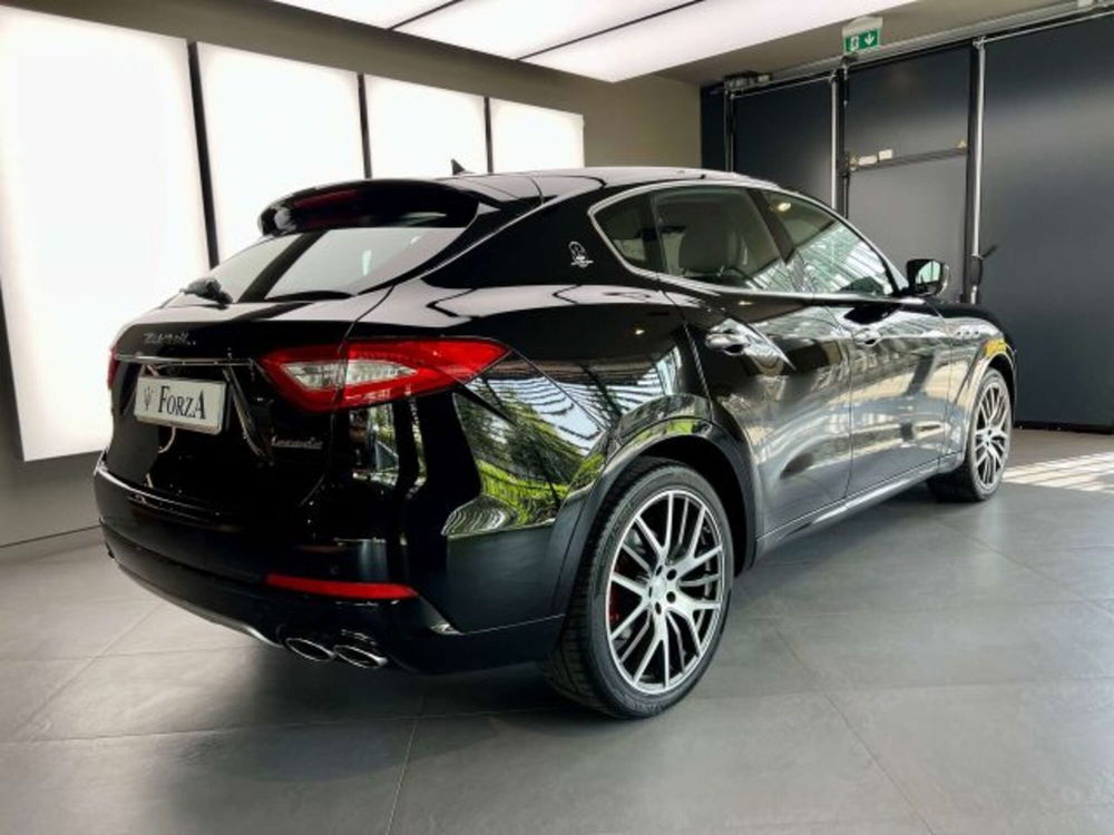 Maserati Levante usata a Torino (8)