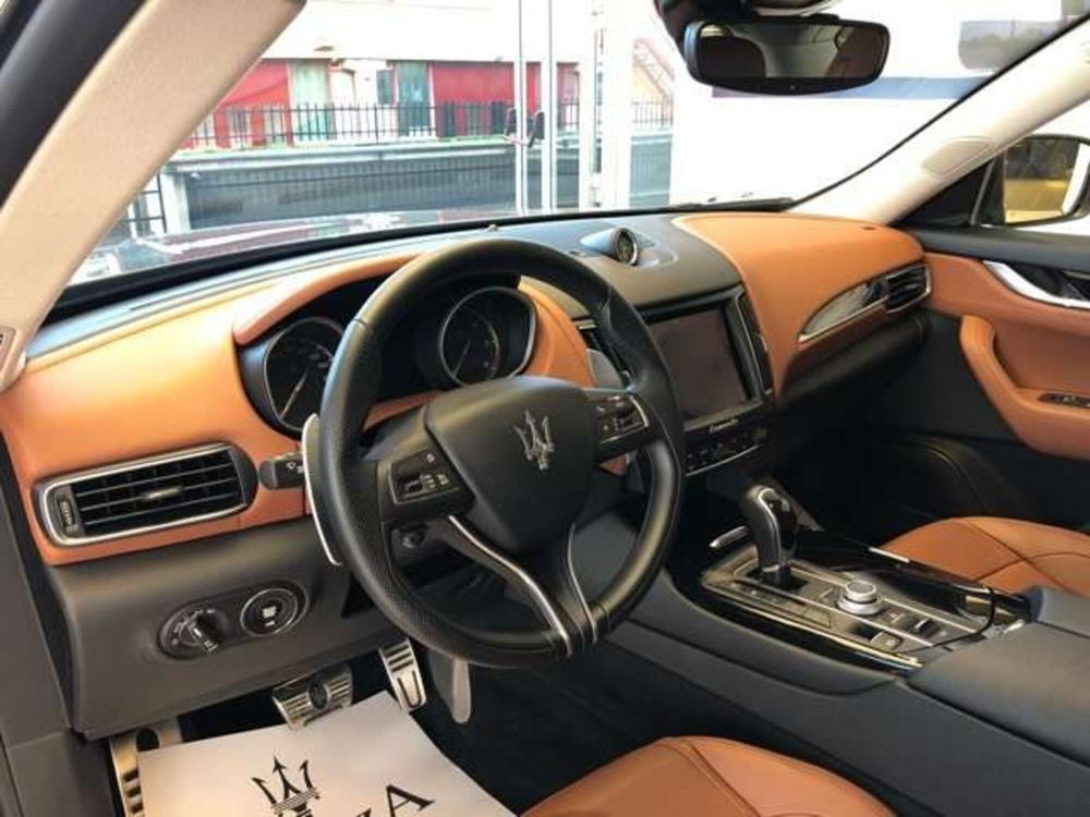 Maserati Levante usata a Torino (9)