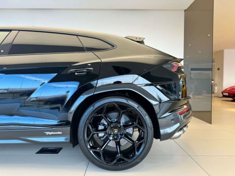 Lamborghini Urus nuova a Torino (12)