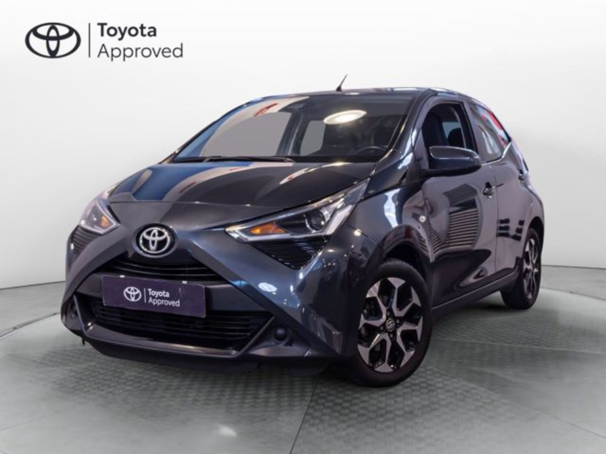 Toyota Aygo Connect 1.0 VVT-i 72 CV 5 porte x-play MMT del 2020 usata a Limena