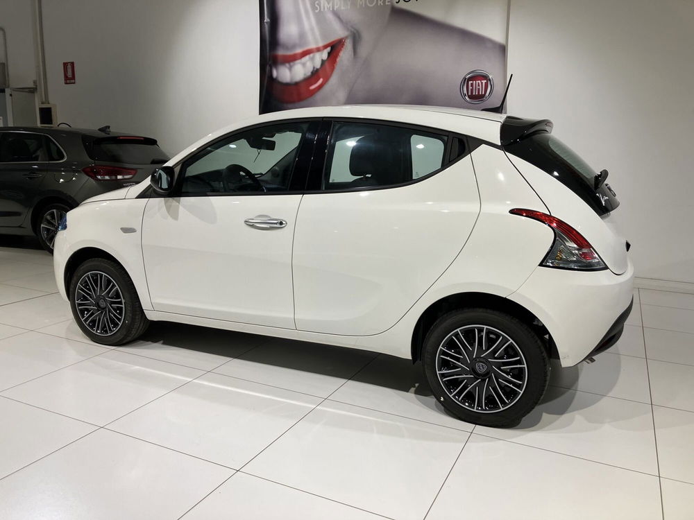 Lancia Ypsilon nuova a Parma (4)