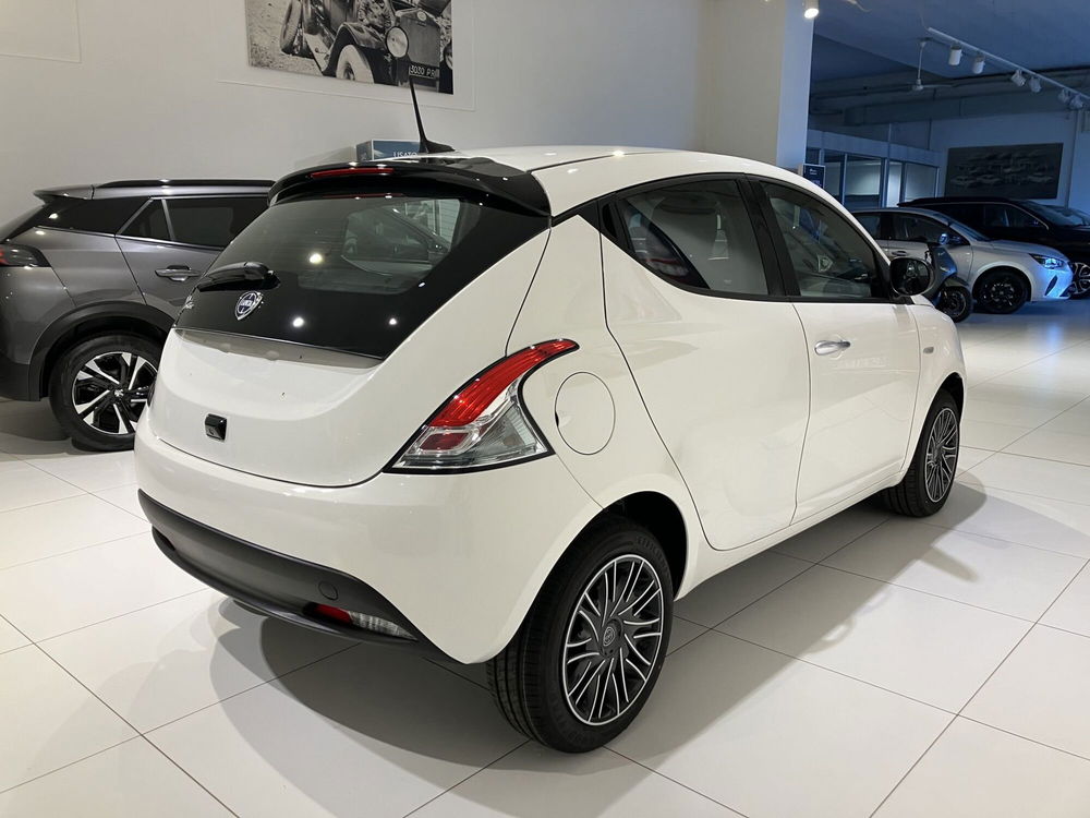 Lancia Ypsilon nuova a Parma (6)