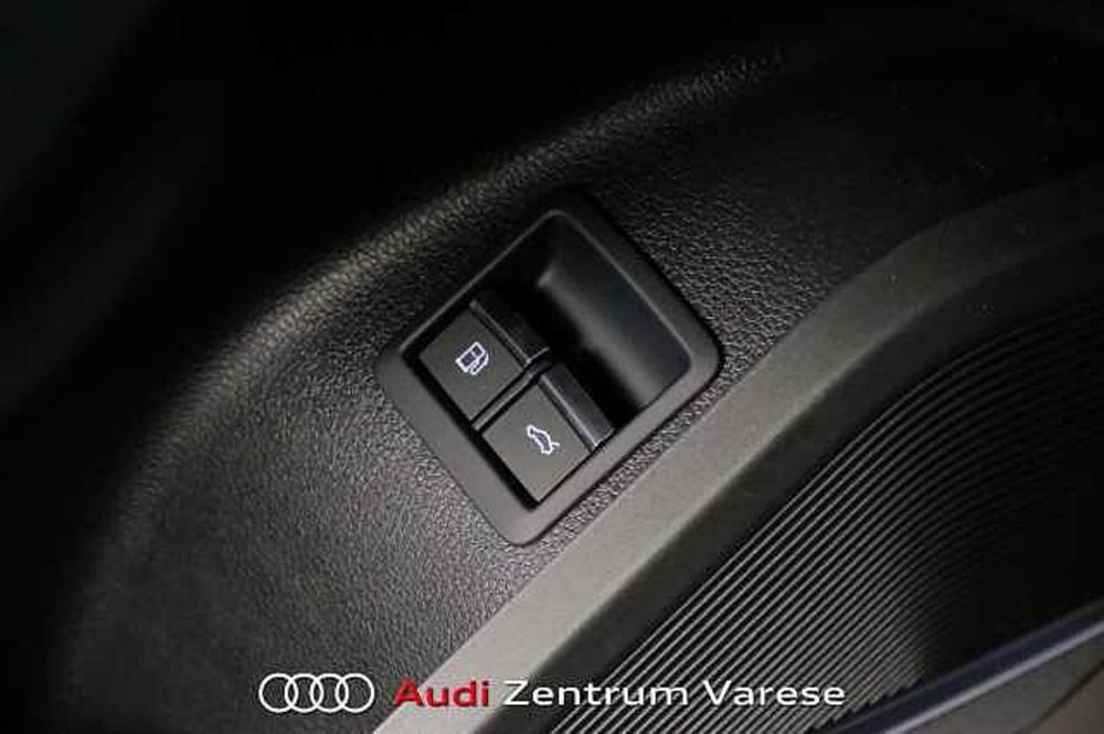 Audi Q5 Sportback nuova a Varese (17)