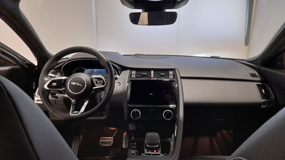 Jaguar E-Pace usata a Livorno (4)