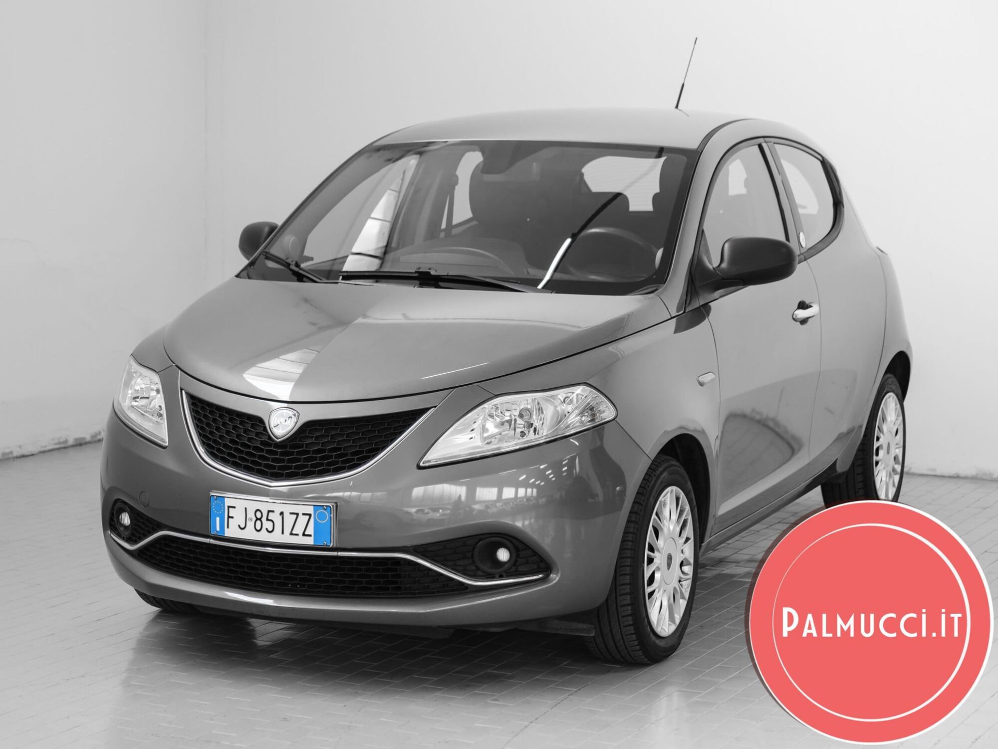 Lancia Ypsilon 1.2 69 CV 5 porte GPL Ecochic Silver  del 2017 usata a Prato