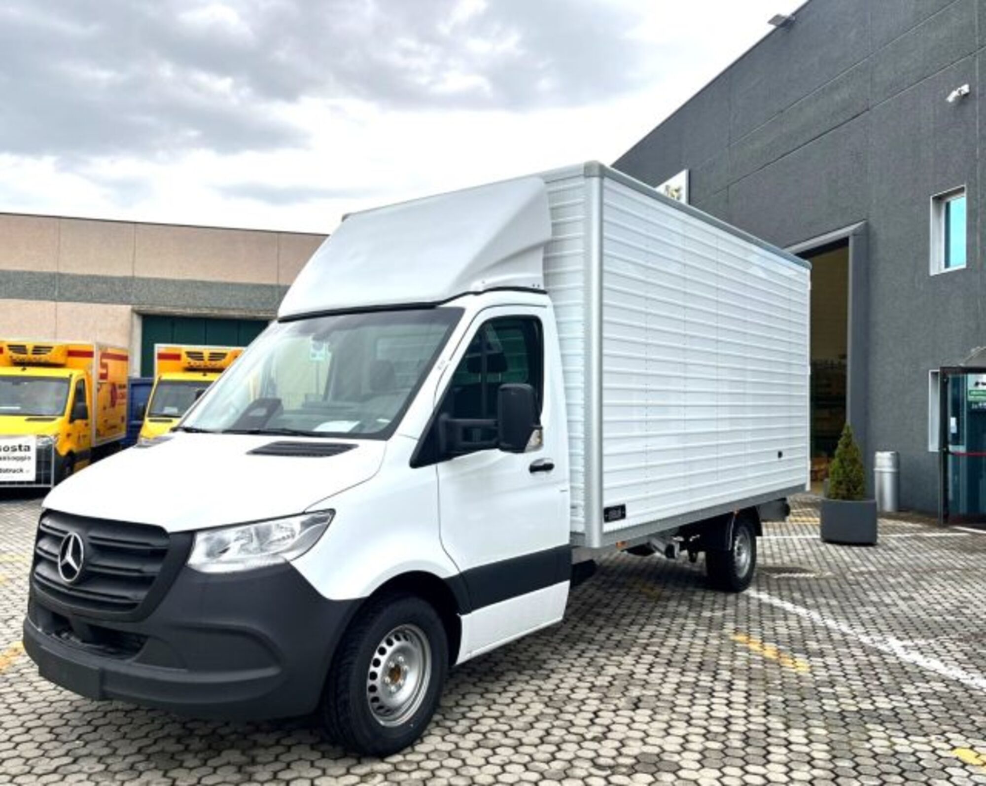 Mercedes-Benz Sprinter T32/35 317 CDI T RWD Cabinato nuova a Filago