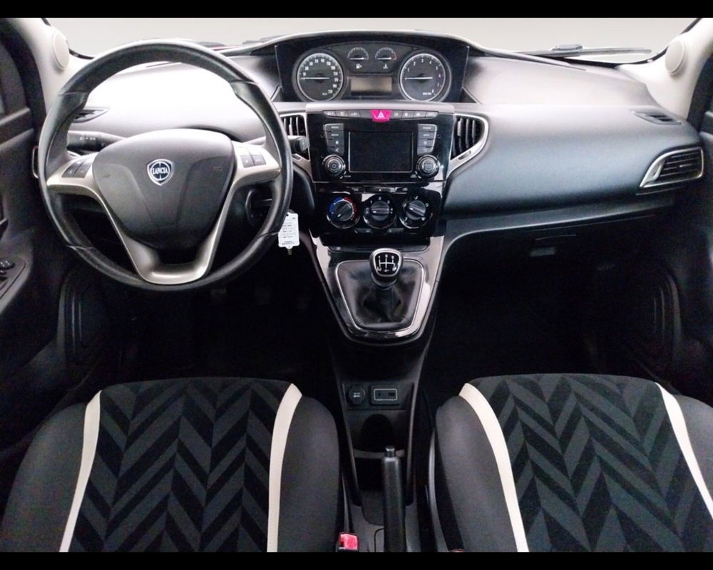 Lancia Ypsilon usata a Forlì-Cesena (10)