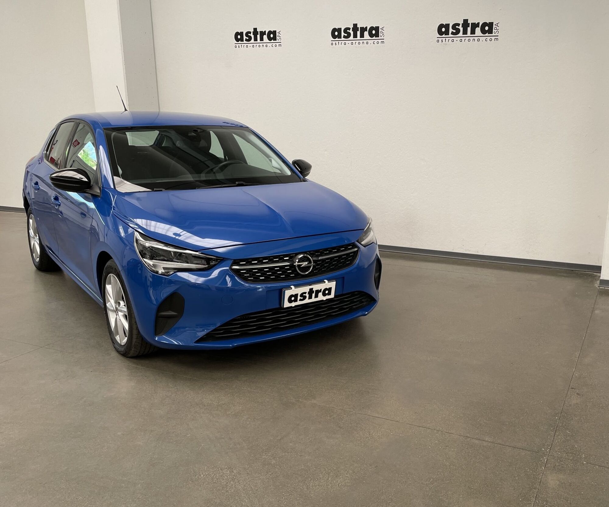 Opel Corsa 1.2 100 CV Elegance  del 2022 usata a Arona