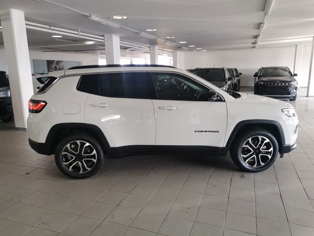 Jeep Compass nuova a Arezzo (6)