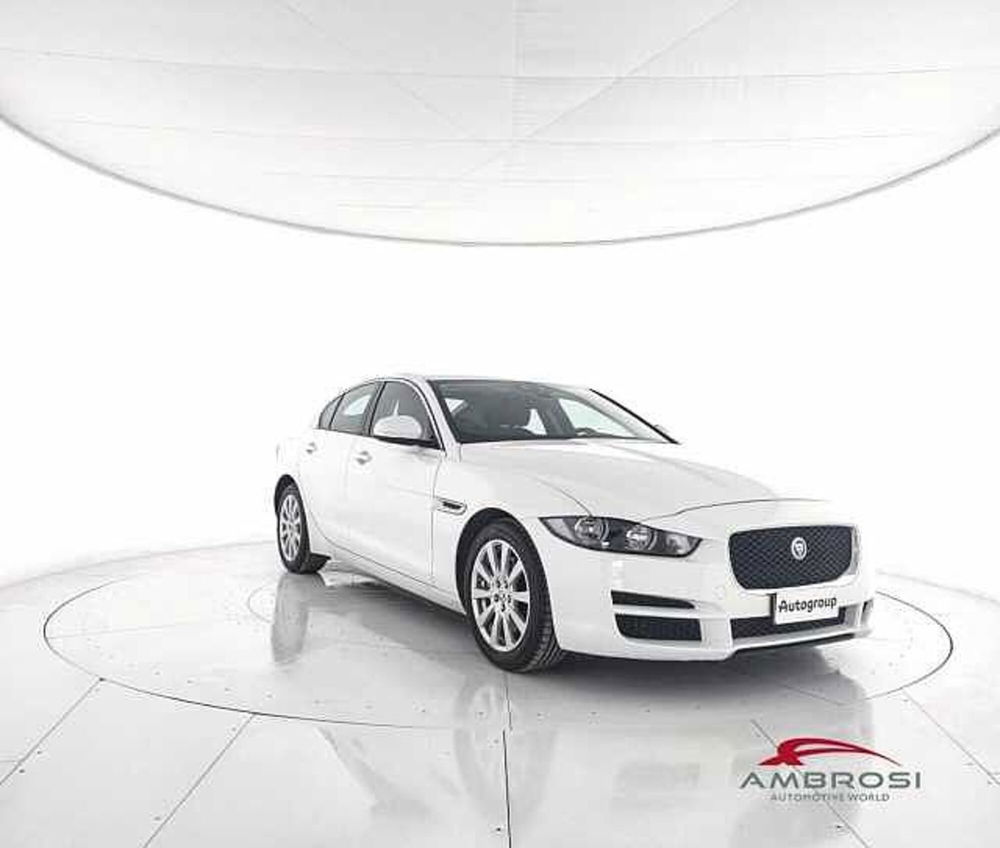 Jaguar XE usata a Viterbo (2)