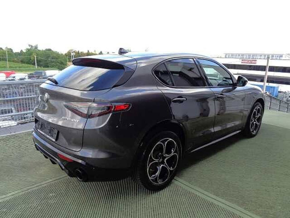 Alfa Romeo Stelvio nuova a Treviso (3)