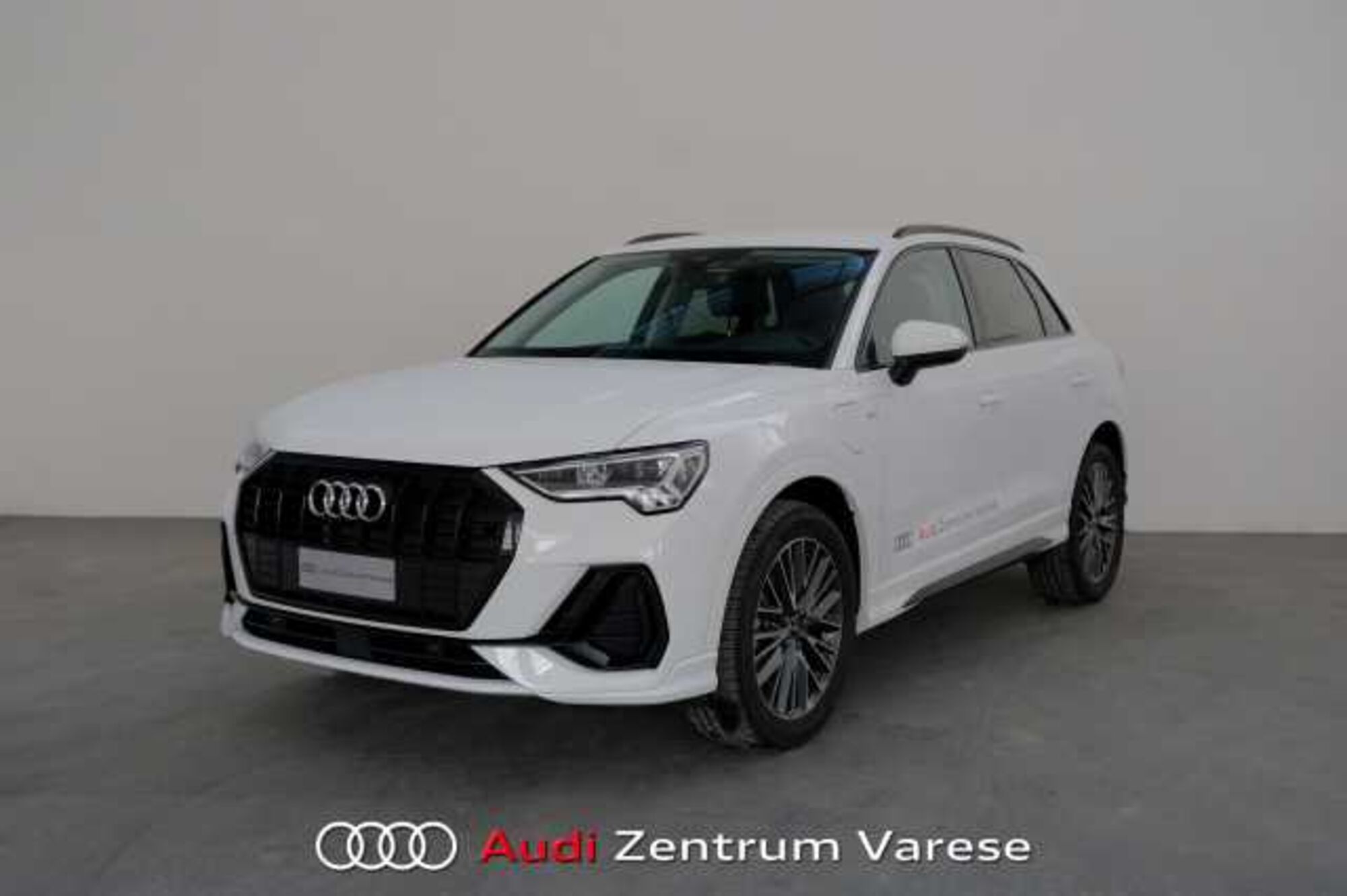 Audi Q3 45 2.0 tfsi S line edition quattro 245cv s-tronic del 2024 usata a Varese