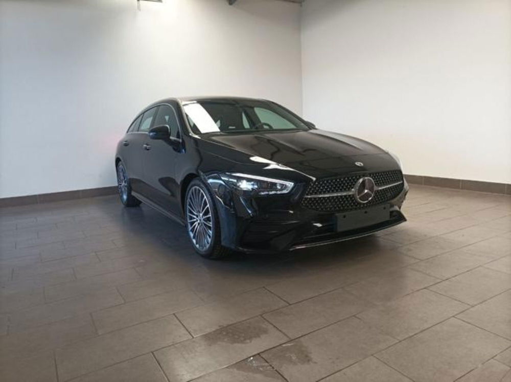 Mercedes-Benz CLA Shooting Brake nuova a Milano