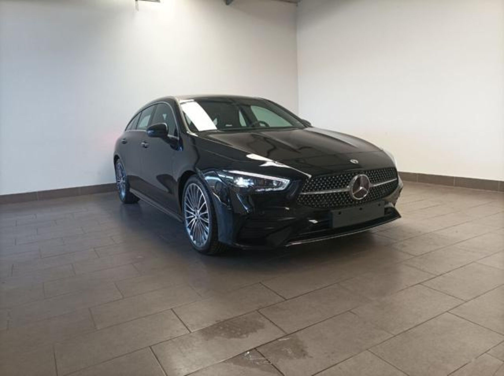 Mercedes-Benz CLA Shooting Brake 200 d AMG Line Advanced Plus auto nuova a Magenta