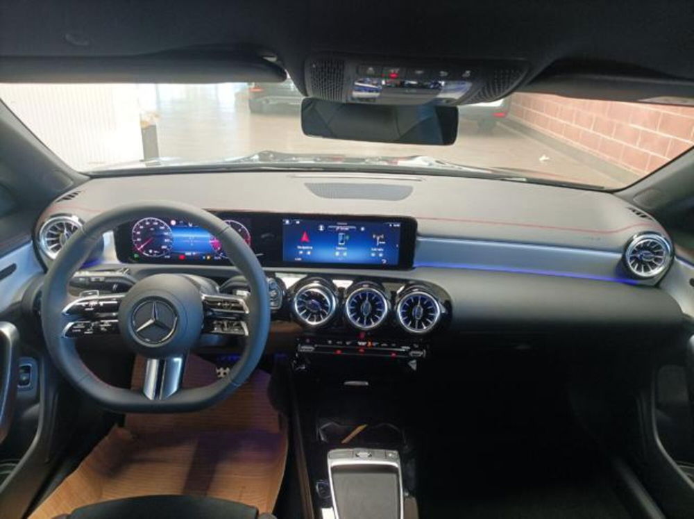 Mercedes-Benz CLA Shooting Brake nuova a Milano (8)