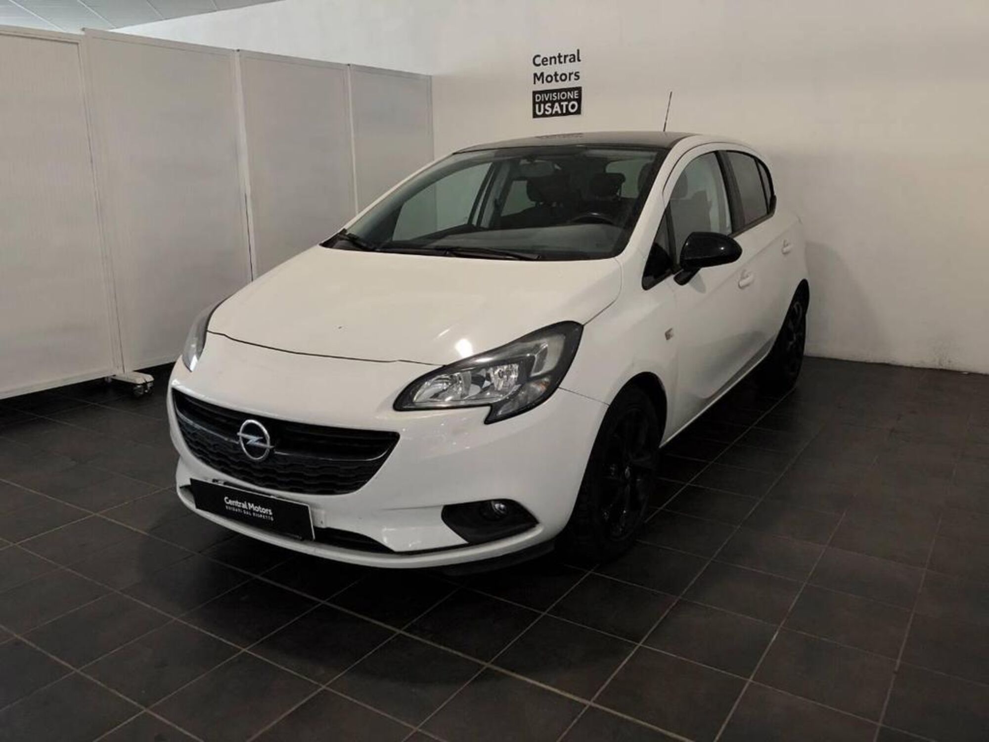 Opel Corsa 1.4 90CV GPL Tech 5 porte b-Color del 2017 usata a Torino