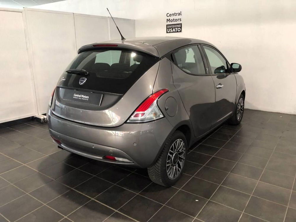 Lancia Ypsilon usata a Torino (4)