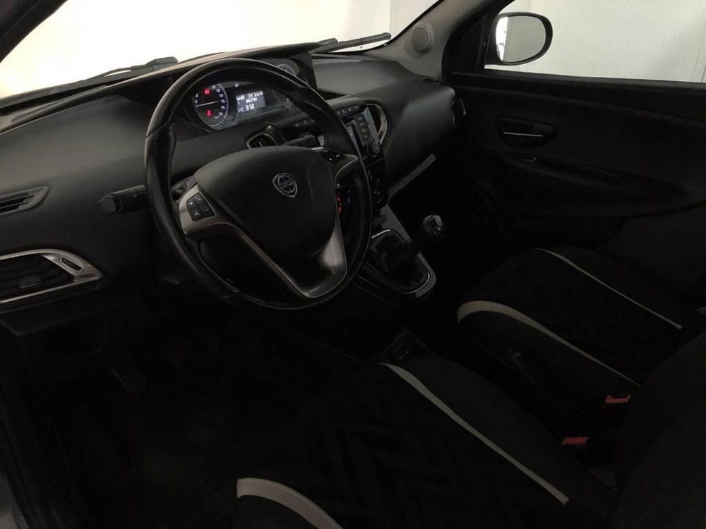 Lancia Ypsilon usata a Torino (6)