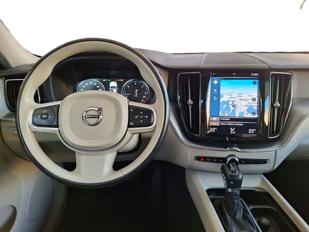 Volvo XC60 usata a Bari (8)