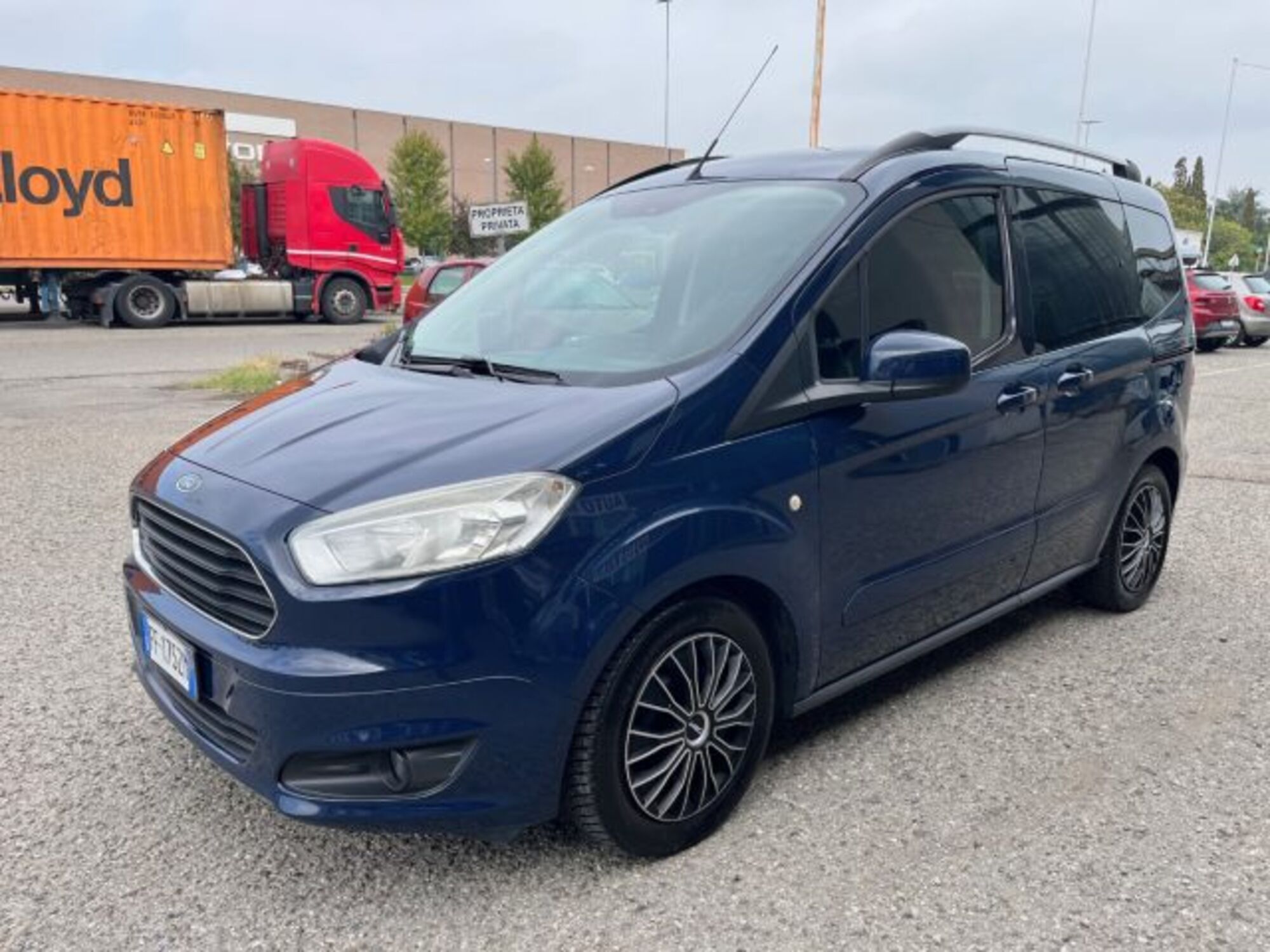 Ford Tourneo Courier 1.5 TDCI 95 CV Titanium del 2016 usata a Sassuolo