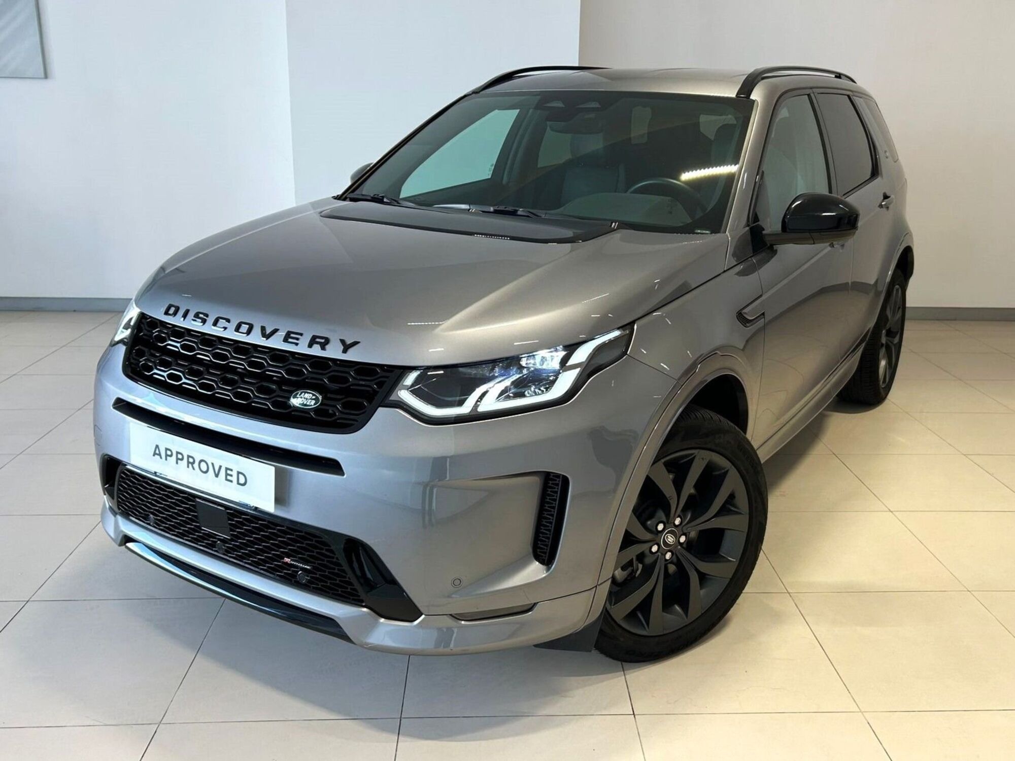 Land Rover Discovery Sport 2.0 TD4 163 CV AWD Auto R-Dynamic SE  del 2023 usata a Napoli