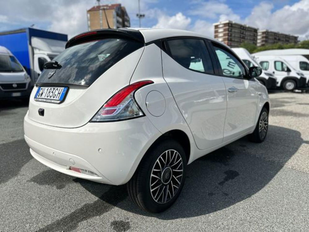 Lancia Ypsilon nuova a Torino (7)