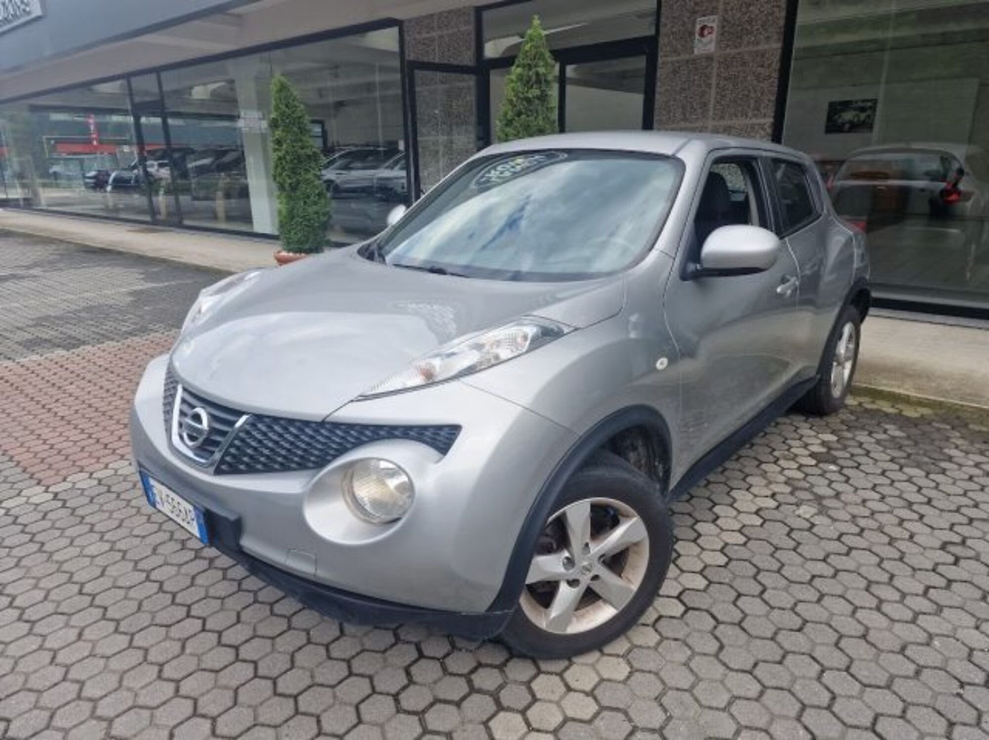 Nissan Juke 1.6 94 CV Visia  del 2014 usata a Novara