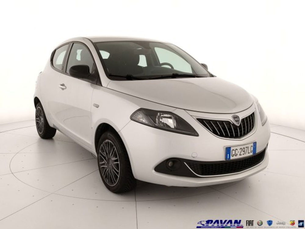 Lancia Ypsilon usata a Padova (3)